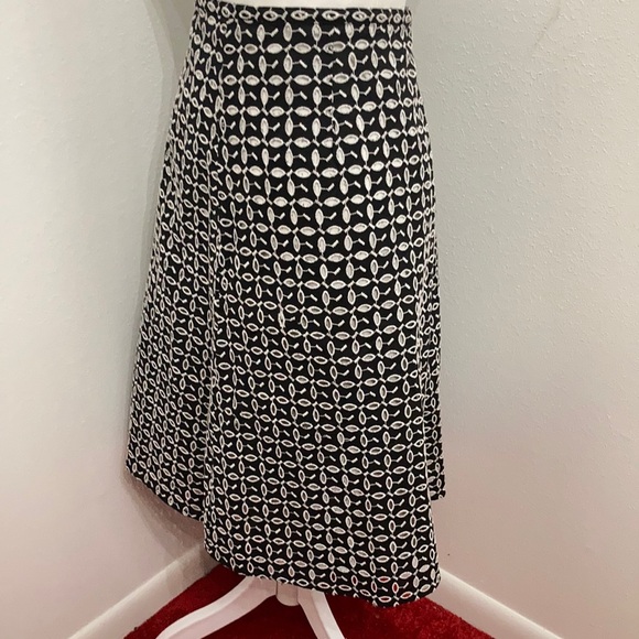 EC Kim Rogers Signature Black & White Eyelet Design MIDI Skirt Size 18 - Picture 5 of 12